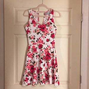 Cute little floral dress!!